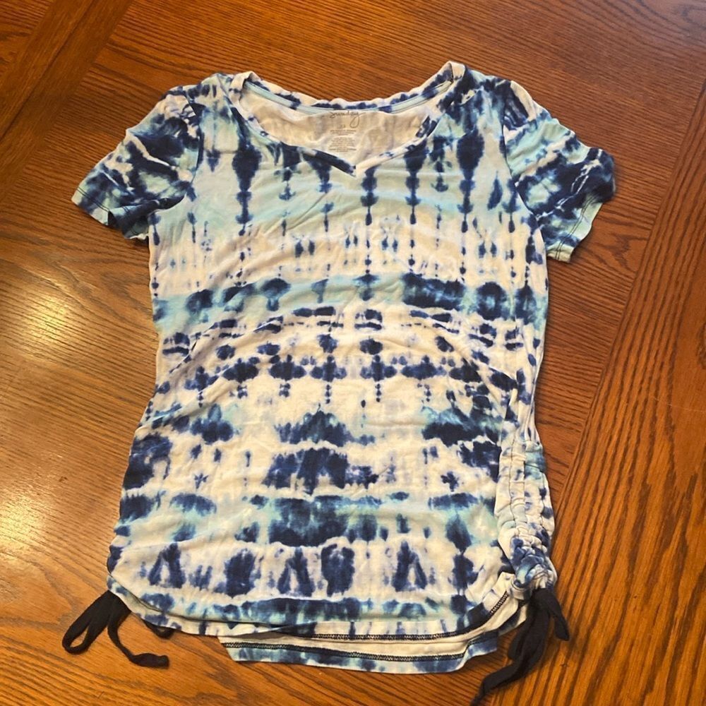 Sunday size extra small tie-dye T-shirt ties on the side see photos, really cute